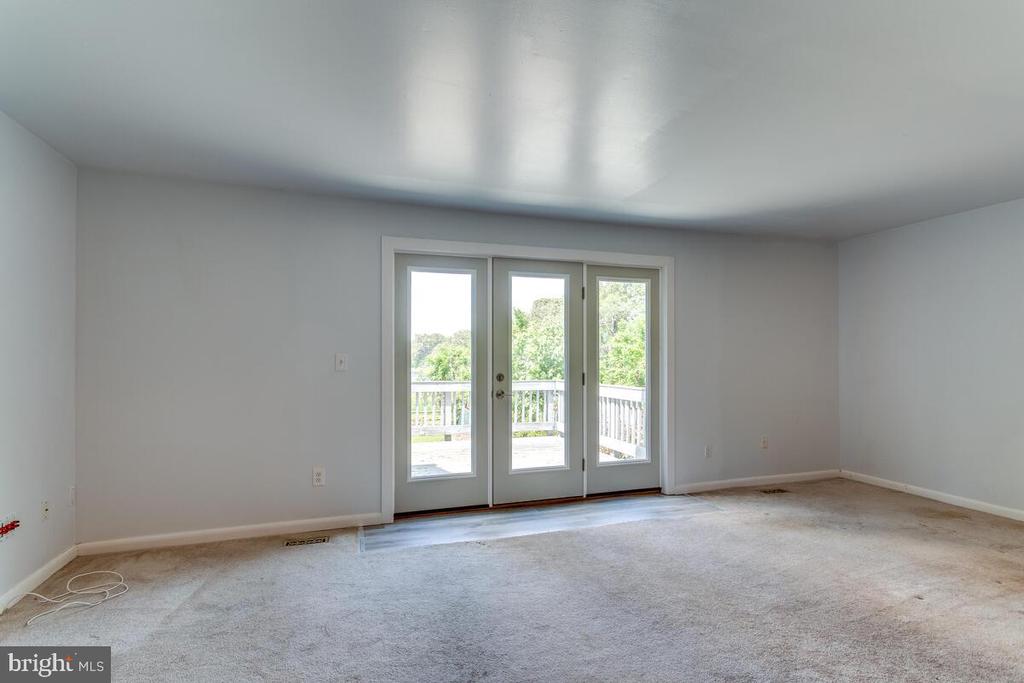 7607 STONEY HARBOR COURT