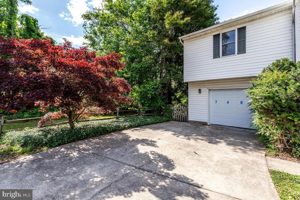 7607 STONEY HARBOR COURT