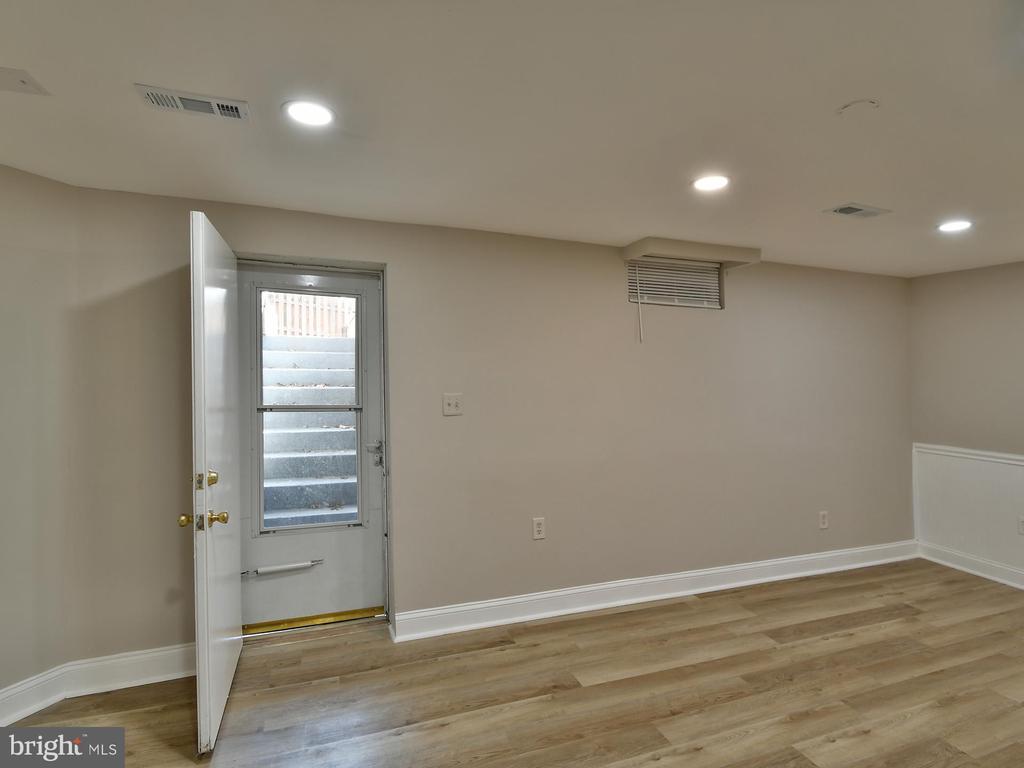 211 GREEN FERN WAY