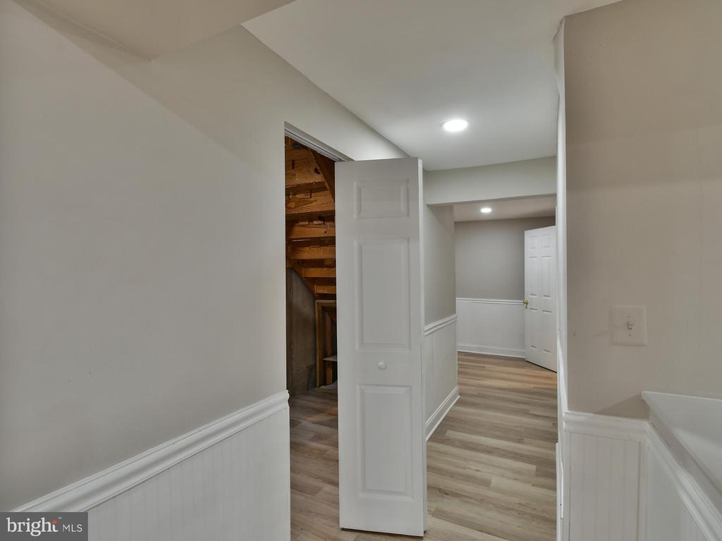 211 GREEN FERN WAY