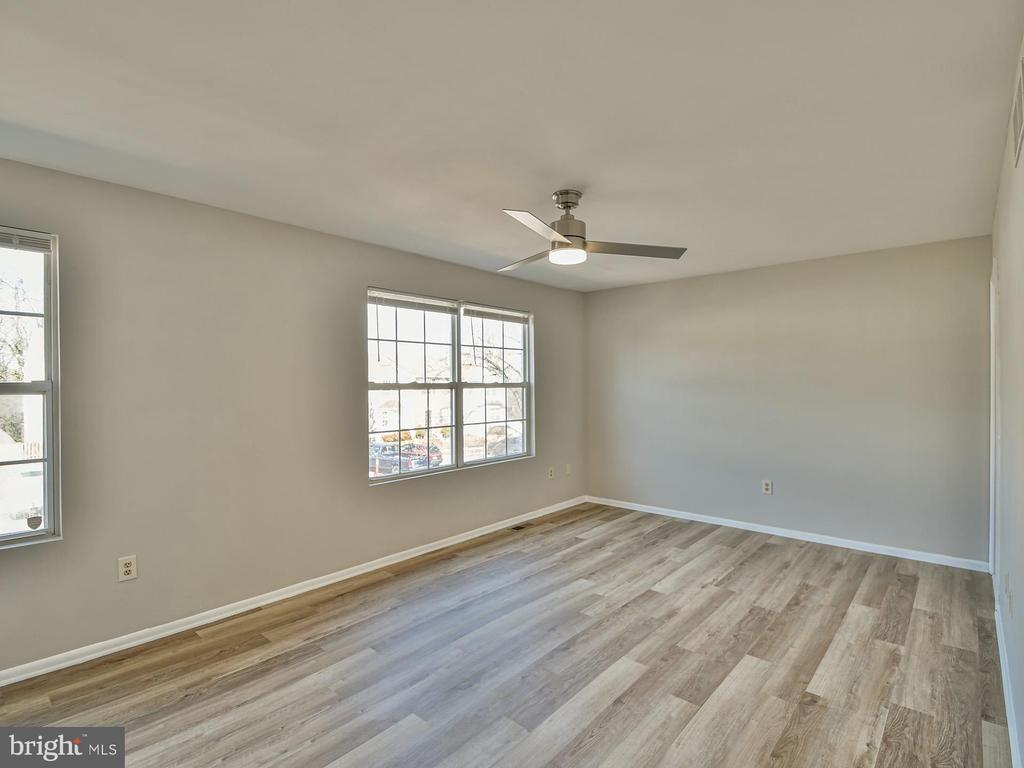 211 GREEN FERN WAY