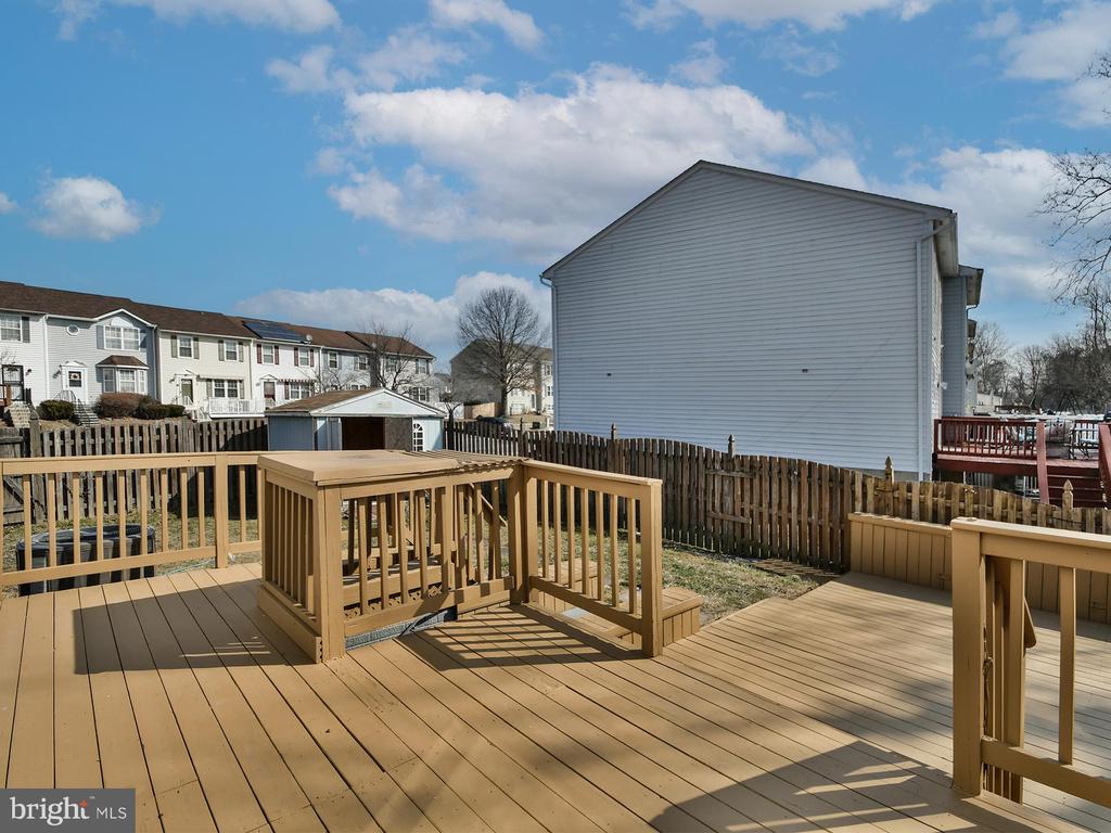 211 GREEN FERN WAY