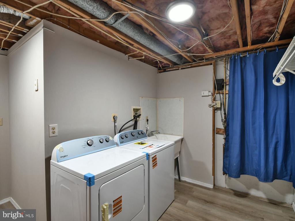 211 GREEN FERN WAY