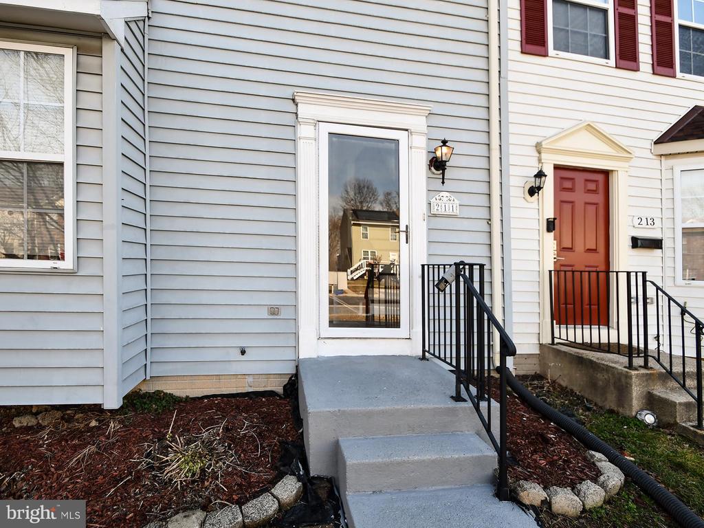 211 GREEN FERN WAY
