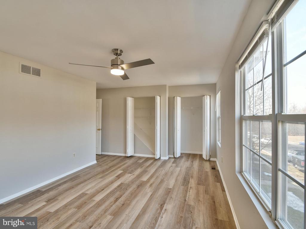 211 GREEN FERN WAY