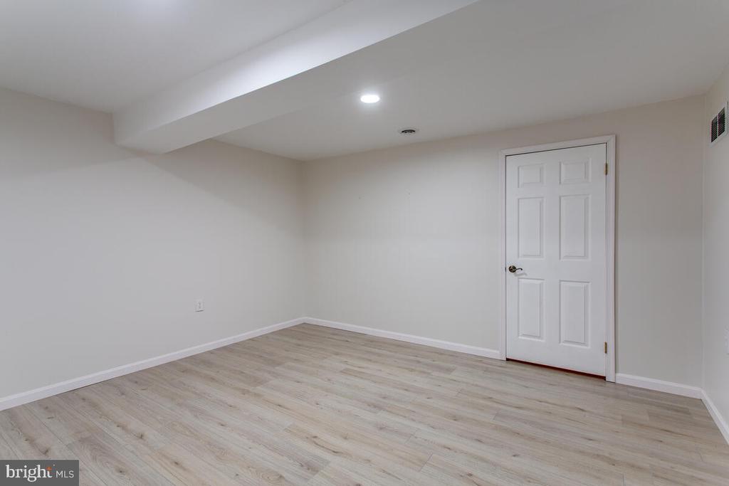 903 WINCHESTER DRIVE