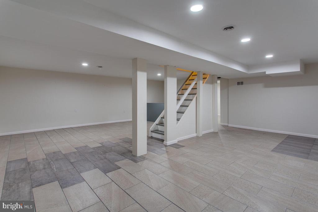 903 WINCHESTER DRIVE