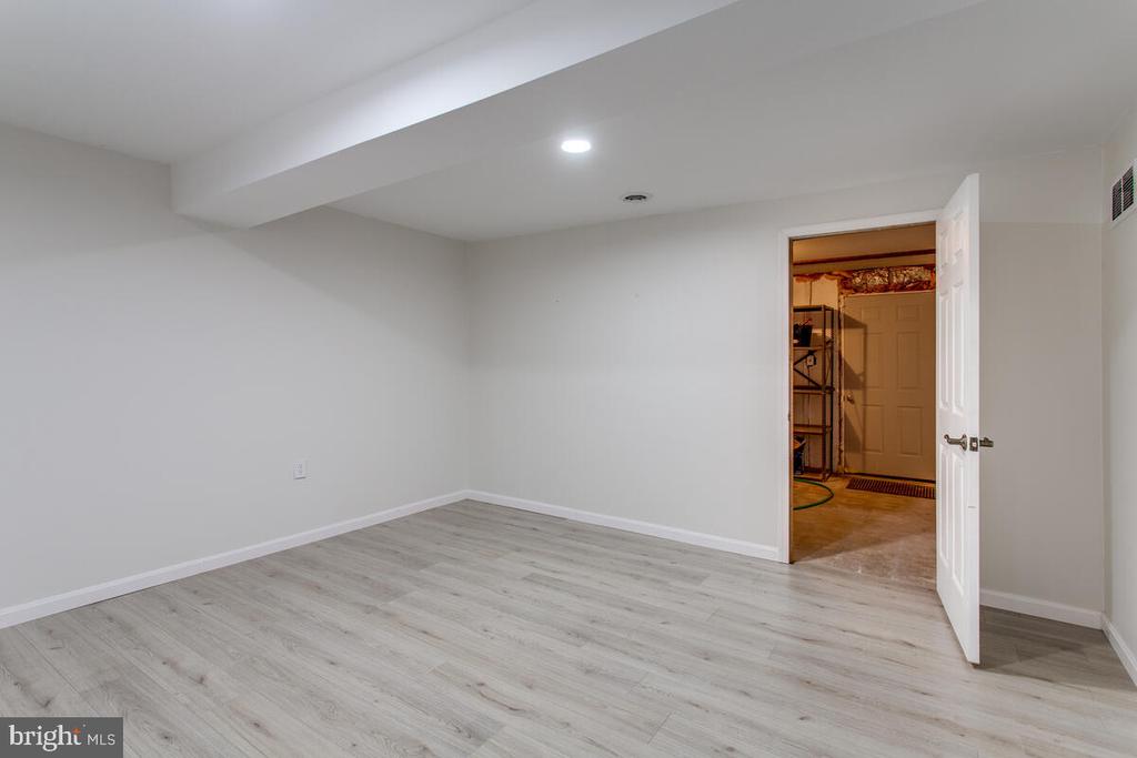 903 WINCHESTER DRIVE