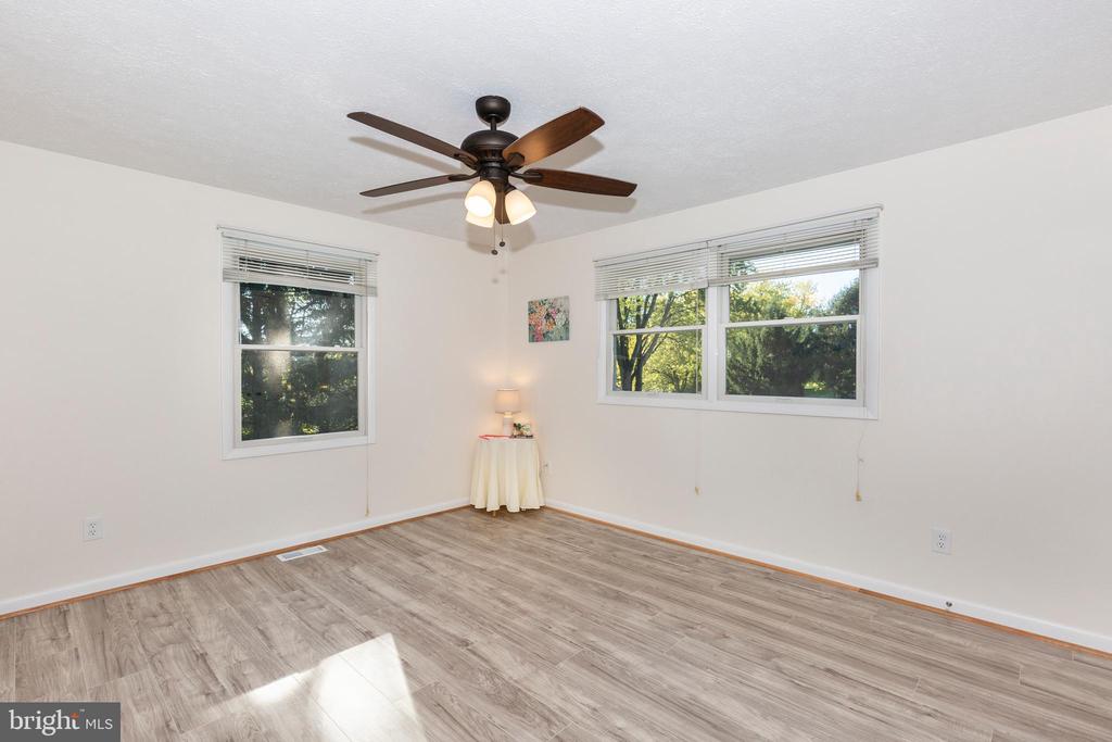 1202 FRIZZELL ROAD