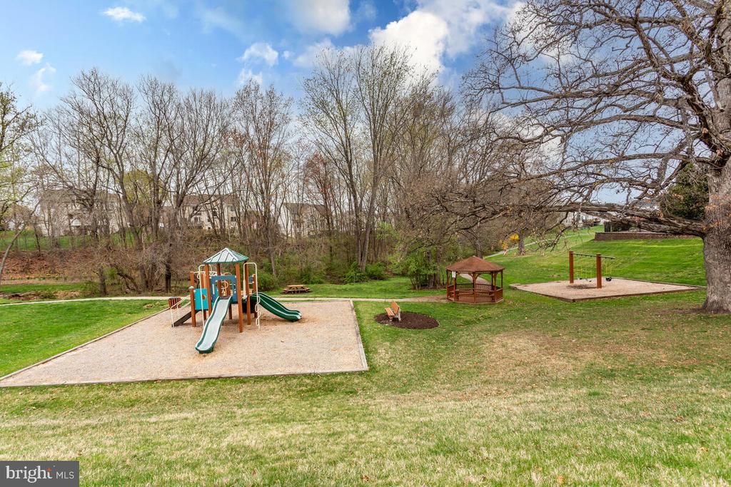 802 KITTERY DRIVE