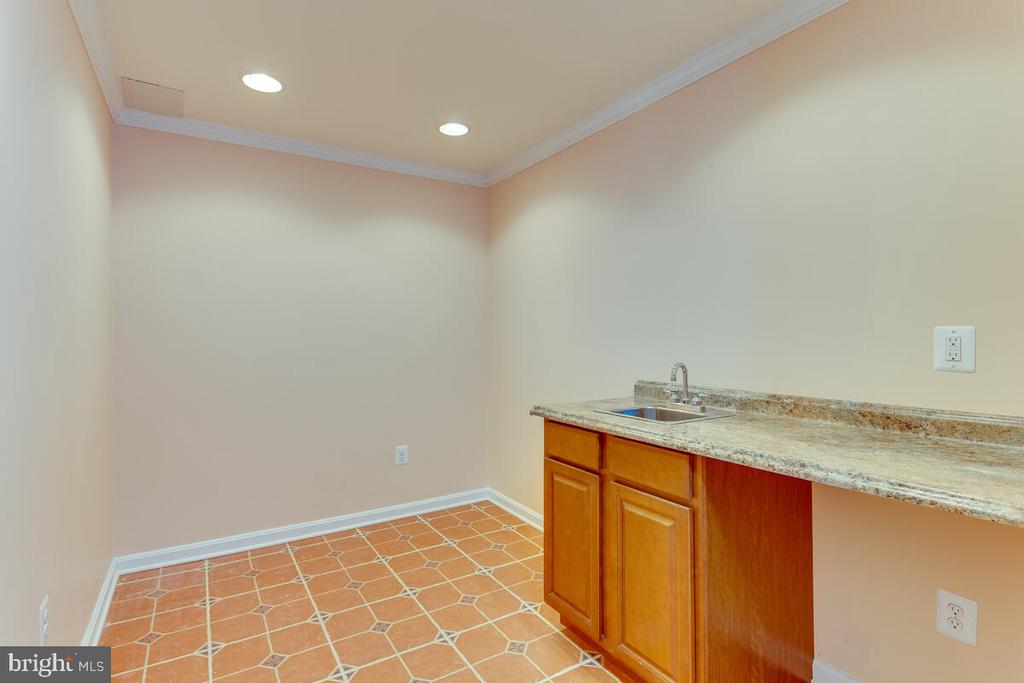 802 KITTERY DRIVE