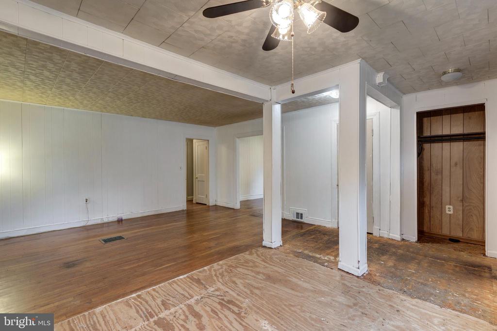 6109 OAKLAND MILLS ROAD