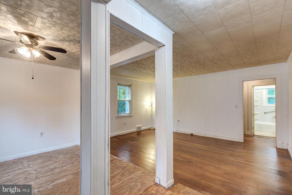 6109 OAKLAND MILLS ROAD