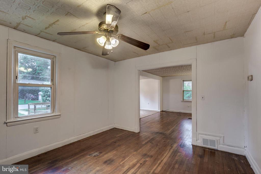 6109 OAKLAND MILLS ROAD