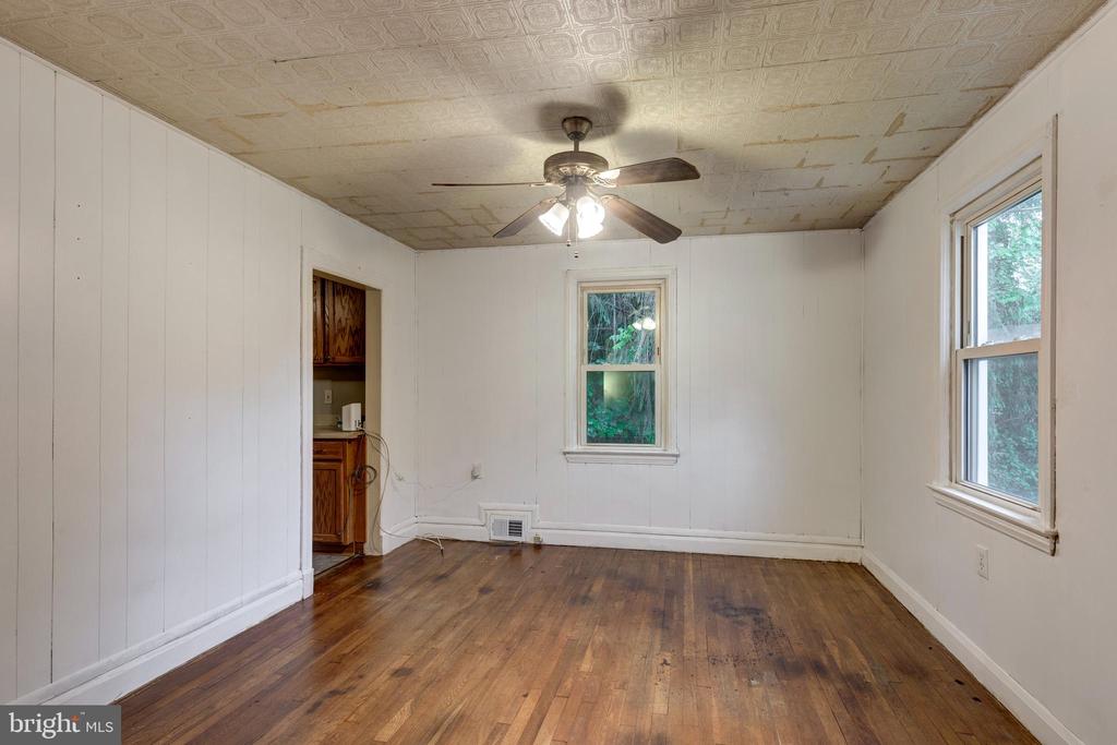 6109 OAKLAND MILLS ROAD