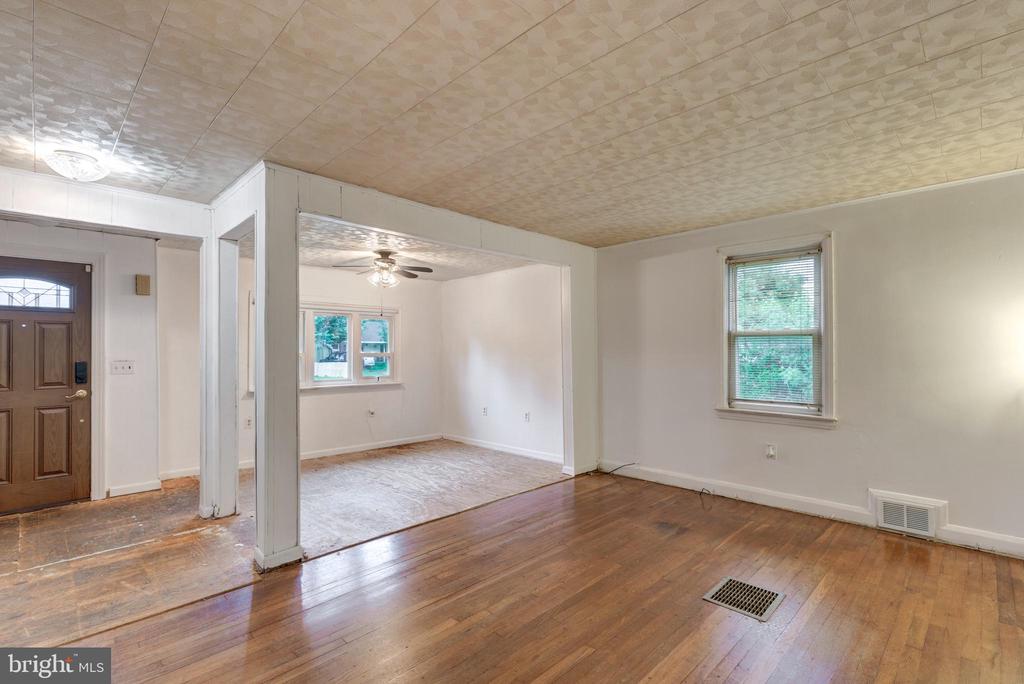 6109 OAKLAND MILLS ROAD