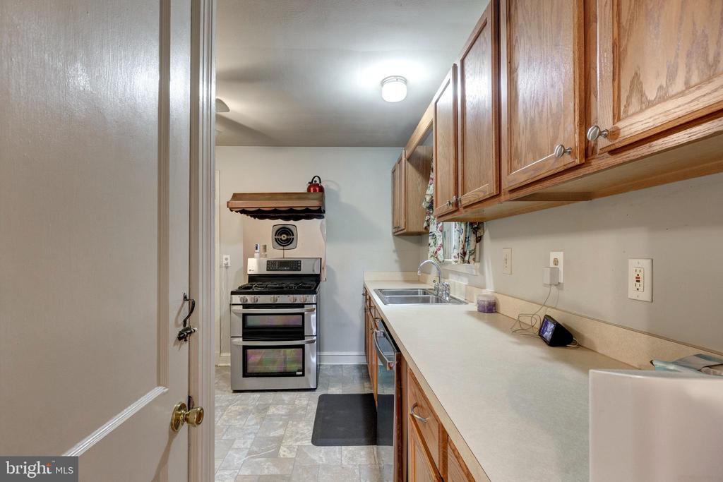 6109 OAKLAND MILLS ROAD