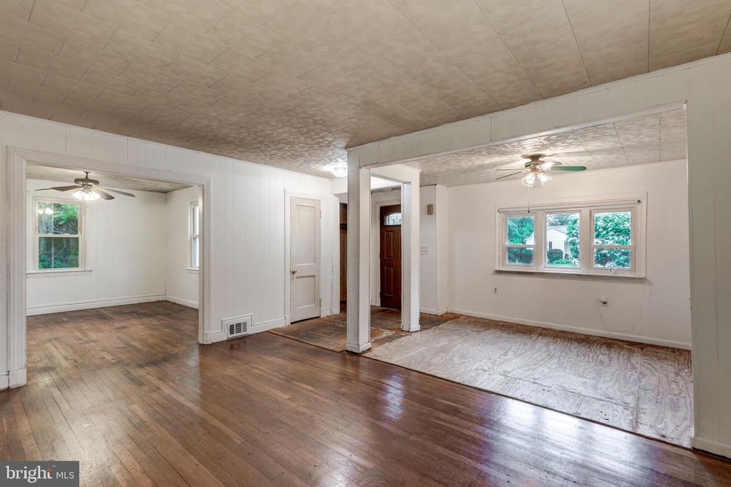 6109 OAKLAND MILLS ROAD