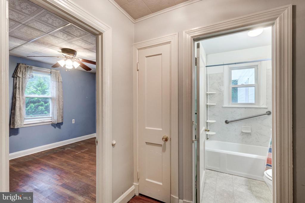 6109 OAKLAND MILLS ROAD