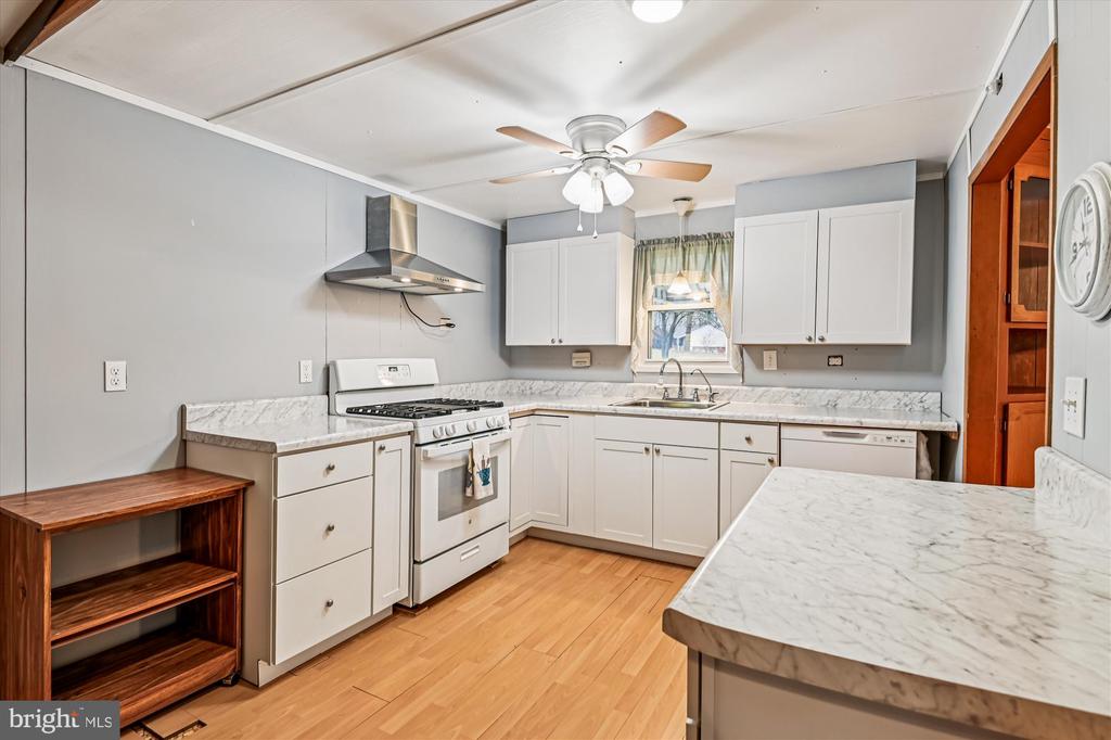 2116 SPENCER LANE