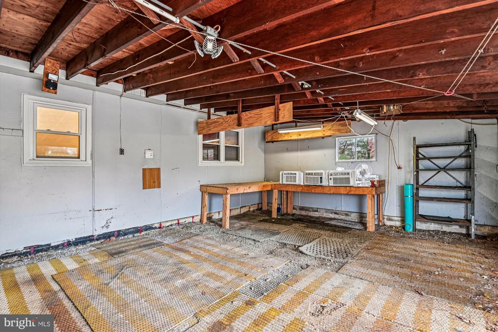 2116 SPENCER LANE