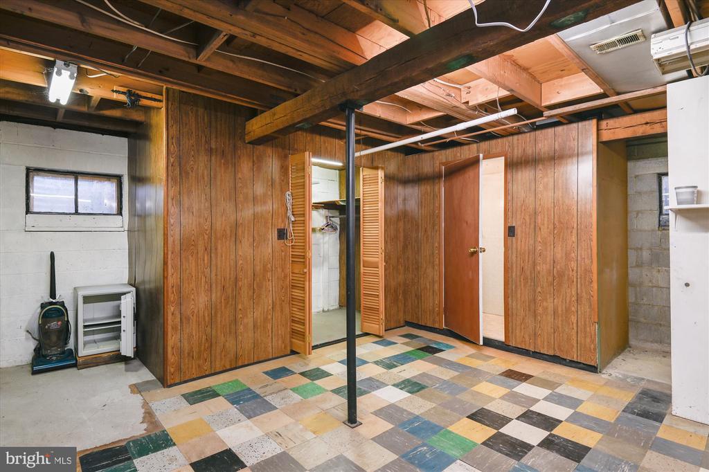 2116 SPENCER LANE