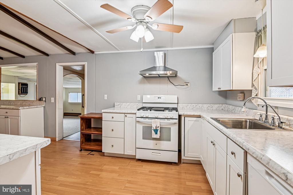 2116 SPENCER LANE