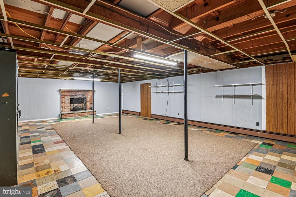 2116 SPENCER LANE