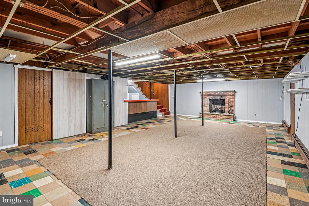 2116 SPENCER LANE