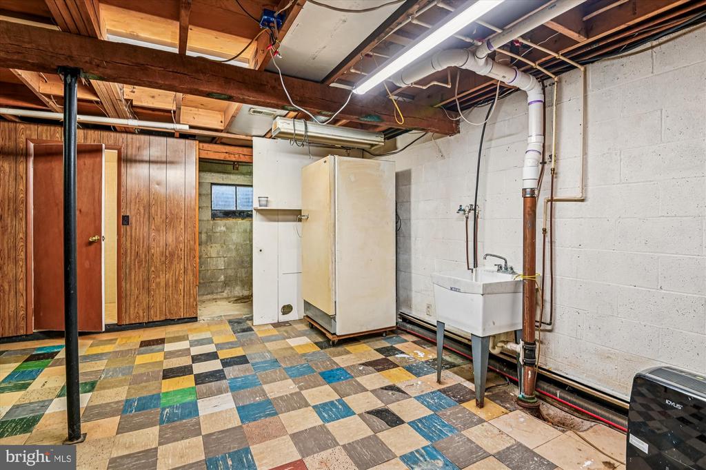 2116 SPENCER LANE