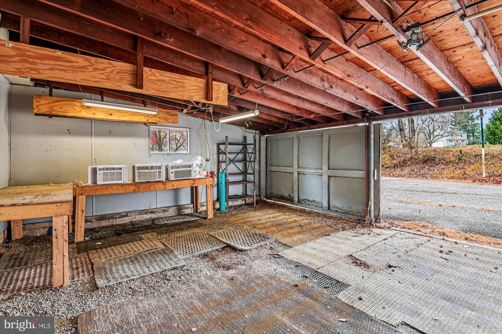 2116 SPENCER LANE