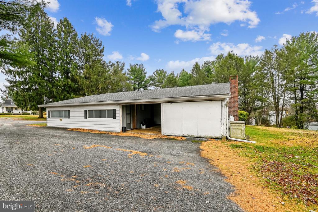 2116 SPENCER LANE