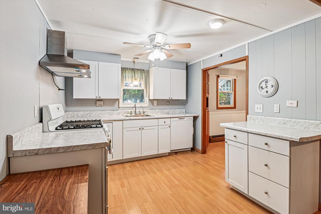 2116 SPENCER LANE