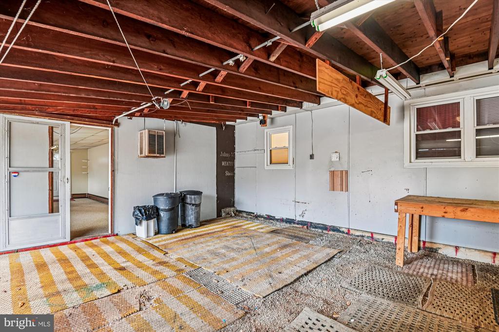 2116 SPENCER LANE