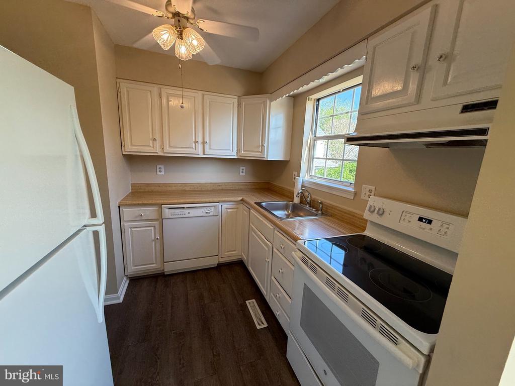 1576 BRIMFIELD CIRCLE