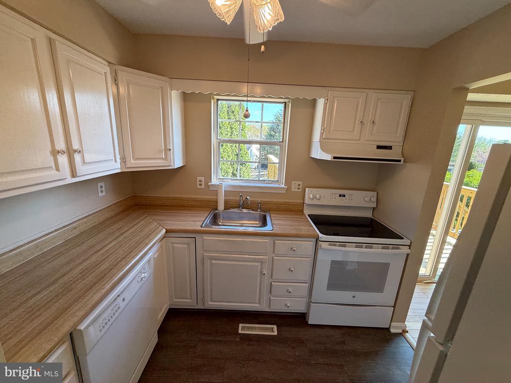 1576 BRIMFIELD CIRCLE