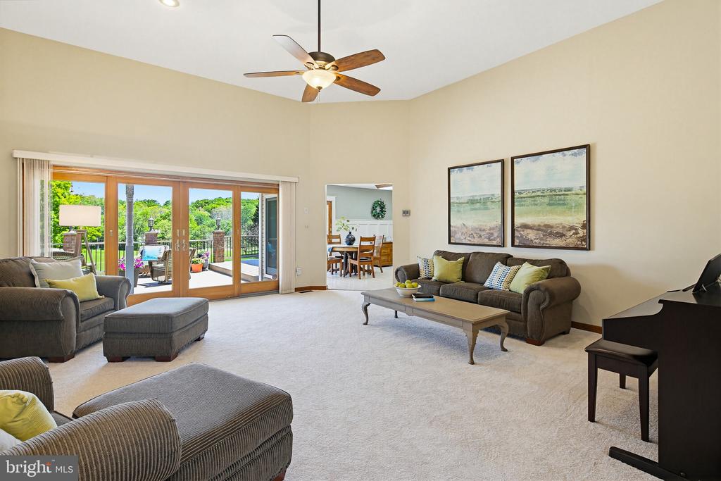 6111 EMERALD LANE