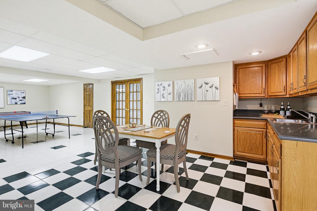 6111 EMERALD LANE