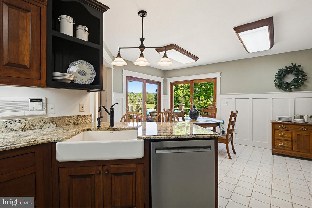 6111 EMERALD LANE