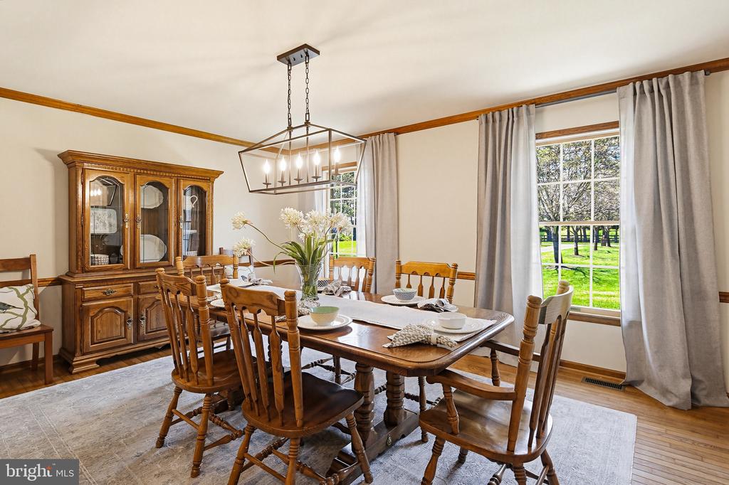 6111 EMERALD LANE