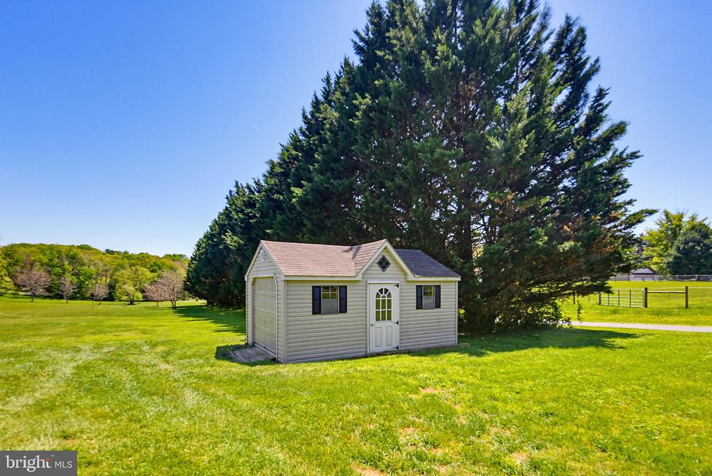 6111 EMERALD LANE