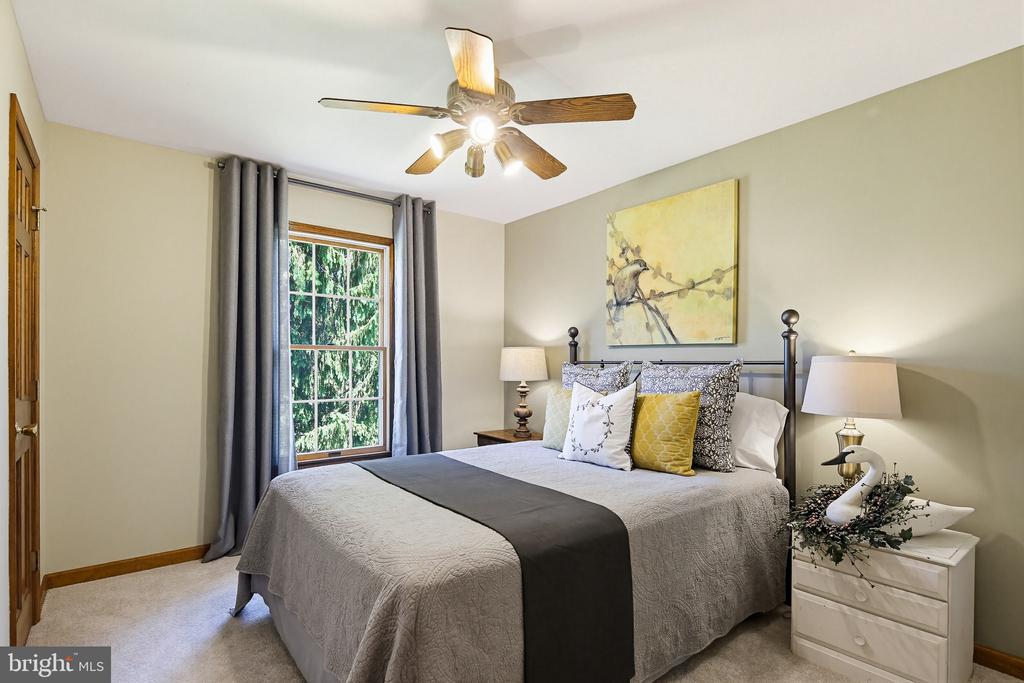 6111 EMERALD LANE