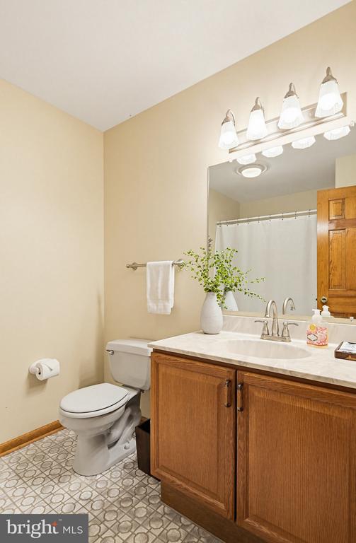 6111 EMERALD LANE
