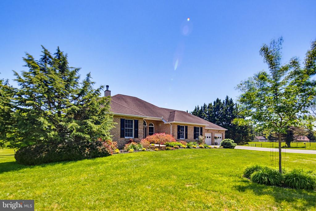 6111 EMERALD LANE