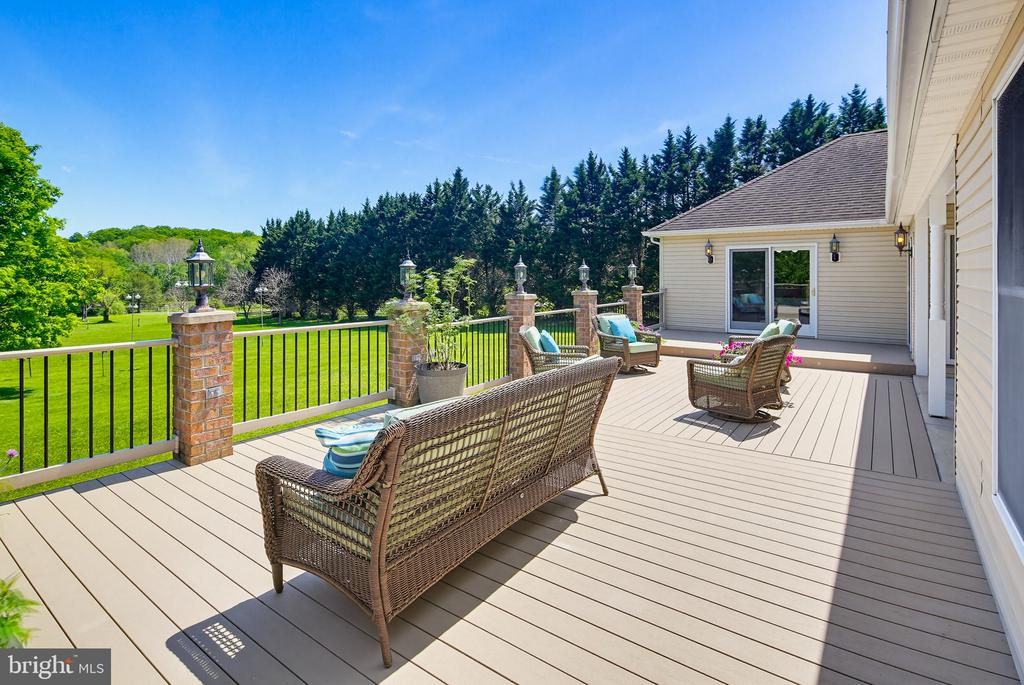 6111 EMERALD LANE