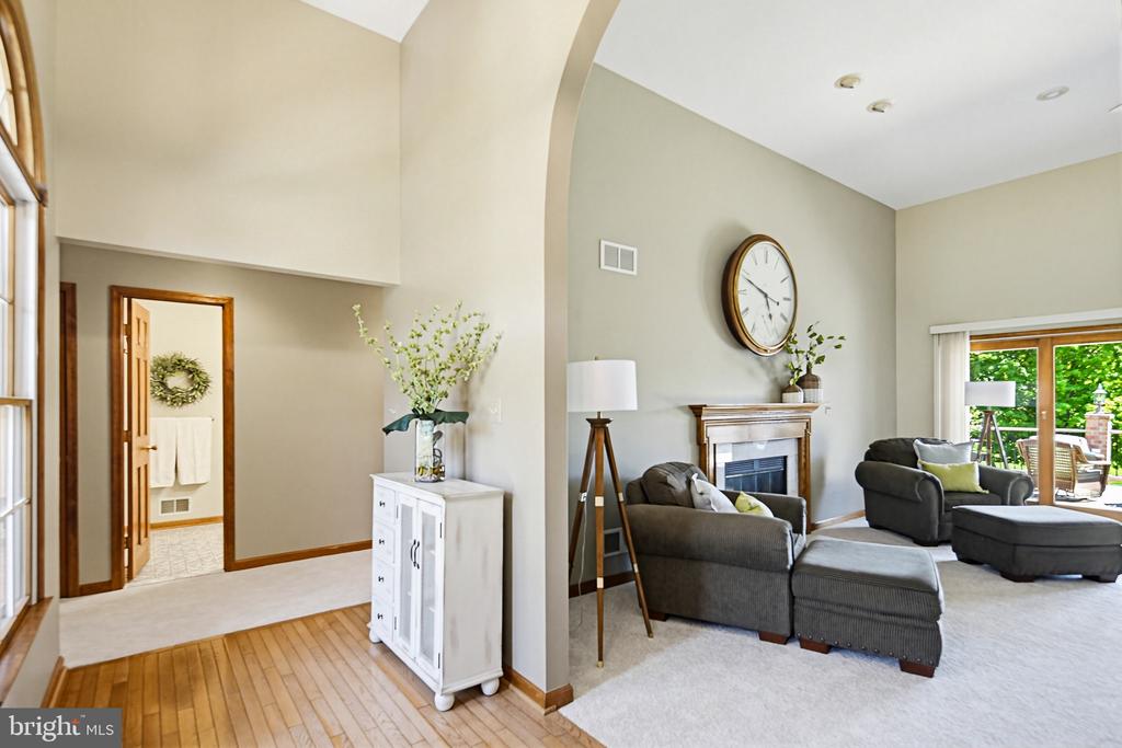 6111 EMERALD LANE