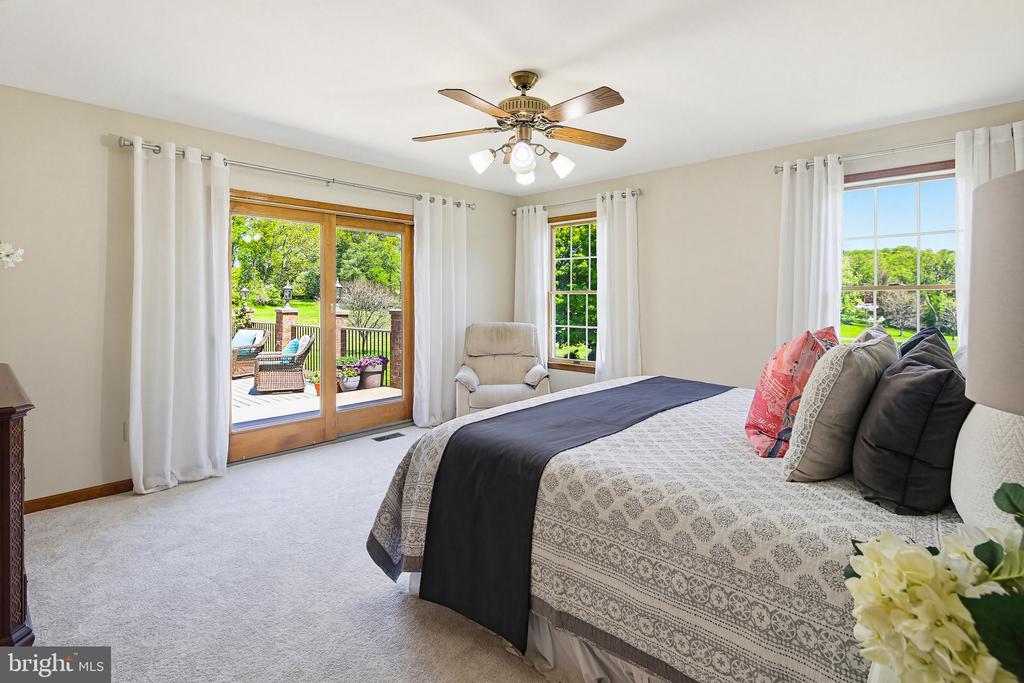 6111 EMERALD LANE