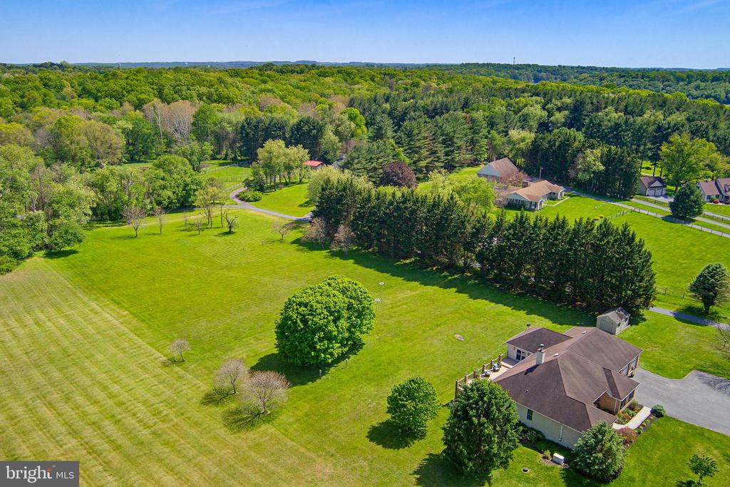 6111 EMERALD LANE