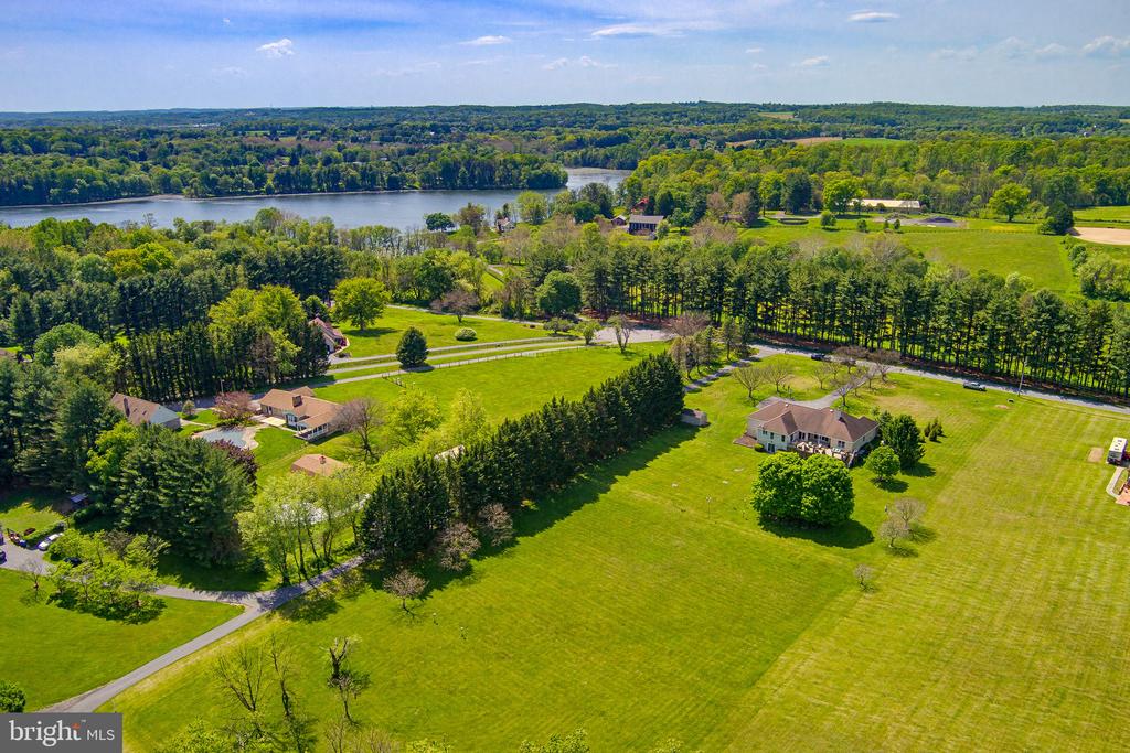 6111 EMERALD LANE