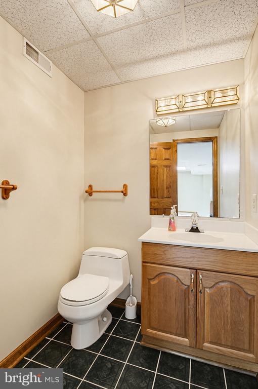 6111 EMERALD LANE